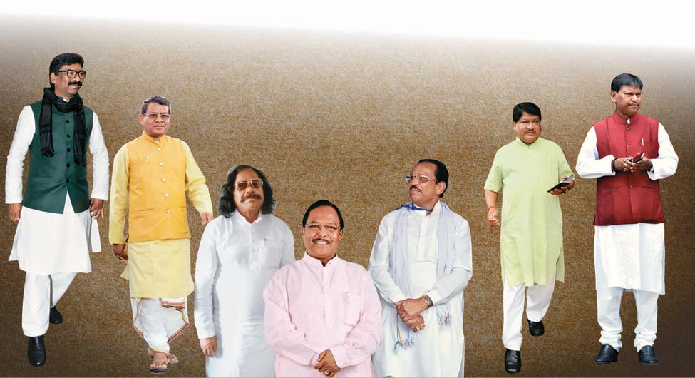 आदिवासी मुखियाः (बाएं से दाएं) हेमंत सोरेन, बाबूलाल मरांडी, नंद कुमार साय, रामविचार नेताम, कांतिलाल भूरिया, जोएल उरांव और अर्जुन मुंडा