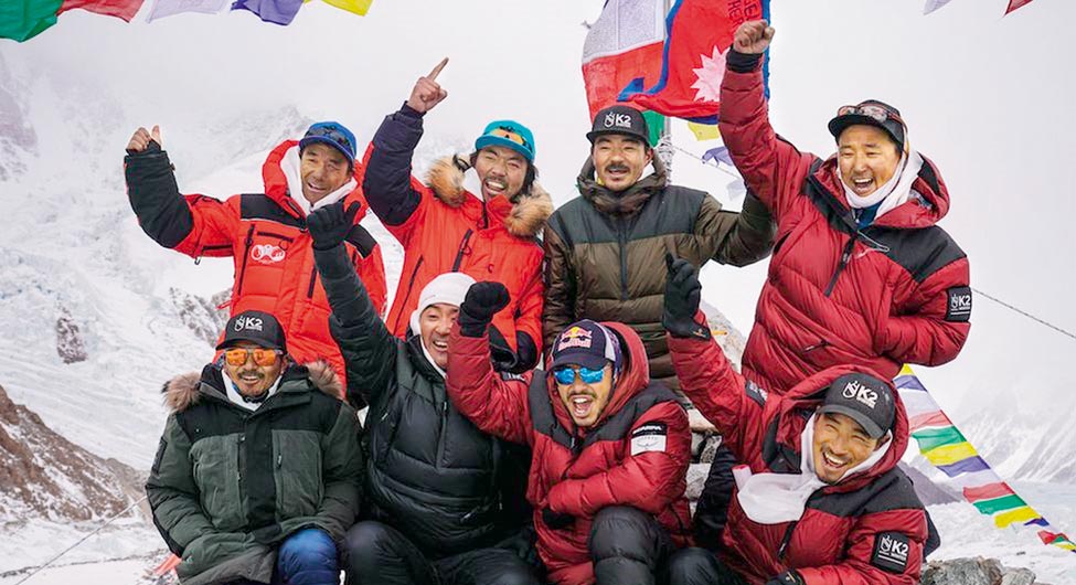 सर्दियों में दुनिया की सबसे खतरनाक के-2 चोटी फतह करने वाली नेपाली शेरपा टोली