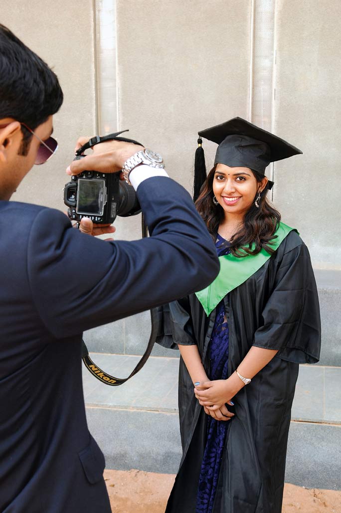 सीएमआर इंस्टीट्यूट ऑफ टेक्नोलॉजी, बेंगलूरू से स्नातक की ड‌िग्री लेने वाली छात्रा