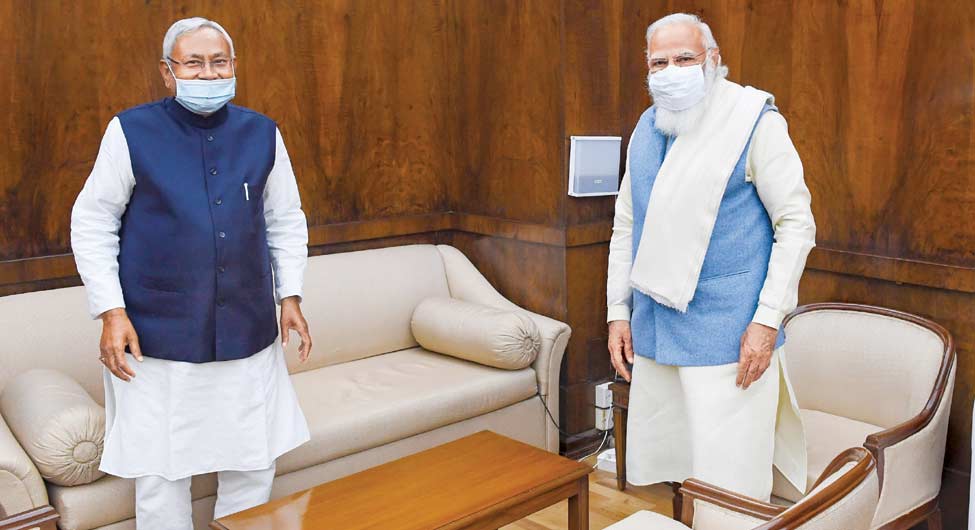 दुविधाः दिल्ली में प्रधानमंत्री मोदी के साथ नीतीश कुमार