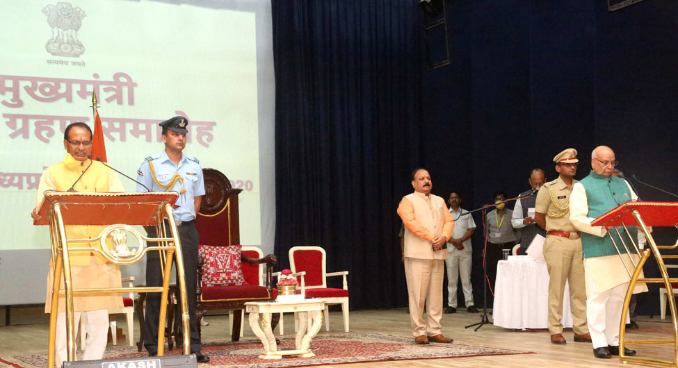 कठिन पारीः चौथी बार मुख्यमंत्री पद की शपथ लेते शिवराज सिंह चौहान