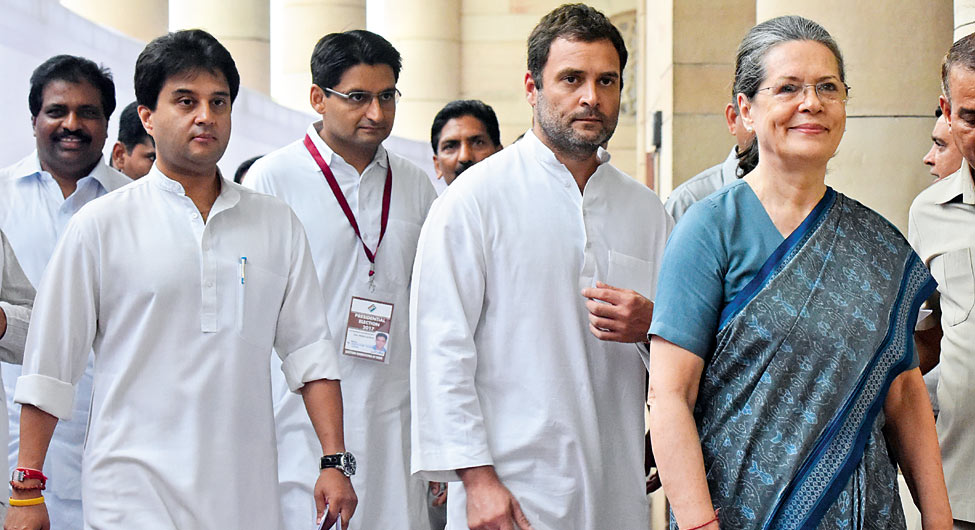 नए जज्बे के साथः सोनिया गांधी के हमकदम राहुल और उनके नए नेताओं की टोली