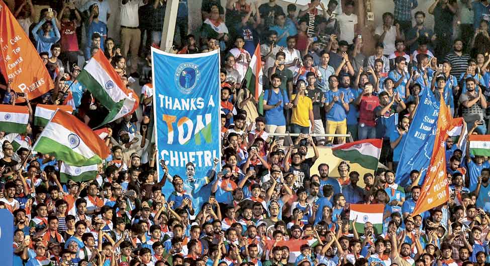 छेत्री की अपील पर उमड़ी भीड़ः मुंबई में केन्या बनाम भारत मैच के दौरान फुटबॉल दीवाने