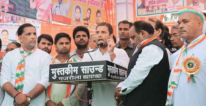 यूपी कांग्रेस के नेताओं के साथ राहुल गांधी