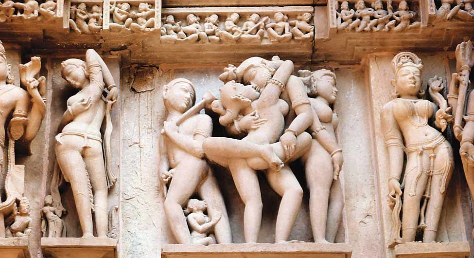 खजुराहो के मंदिरों में बनी कलाकृतियां