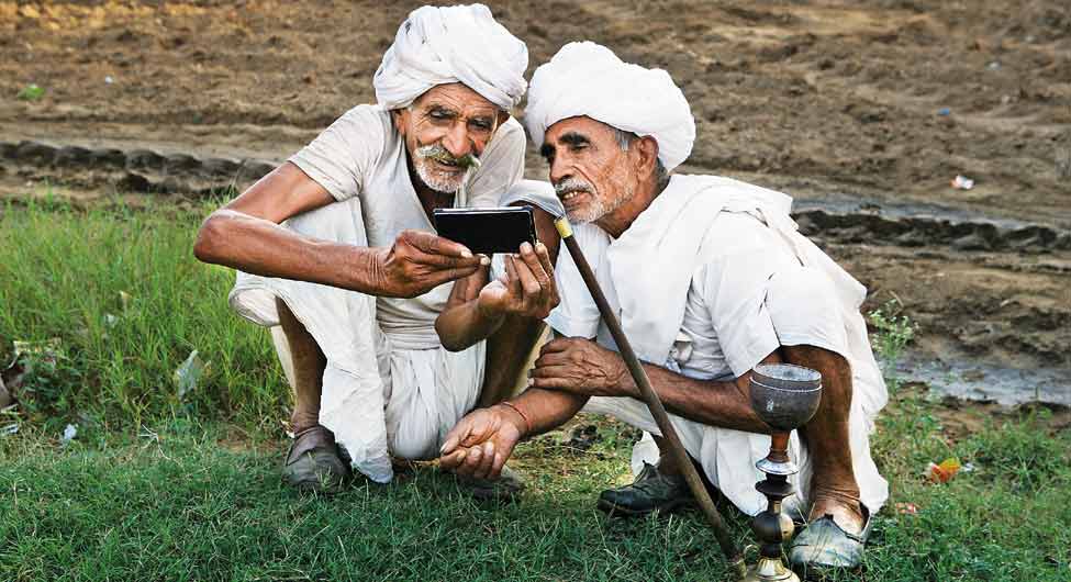 गांव-गांव तक पहुंच गई मोबाइल की लत
