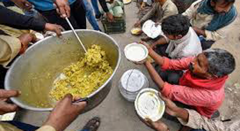 बंटे खानाः गरीबों का धैर्य टूटा तो अराजकता की आशंका