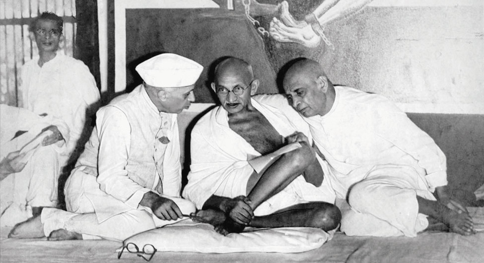 गांधी का समाज एक-दूसरे से टकराने वाला नहीं, एक-दूसरे में मिलने वाला समाज है
