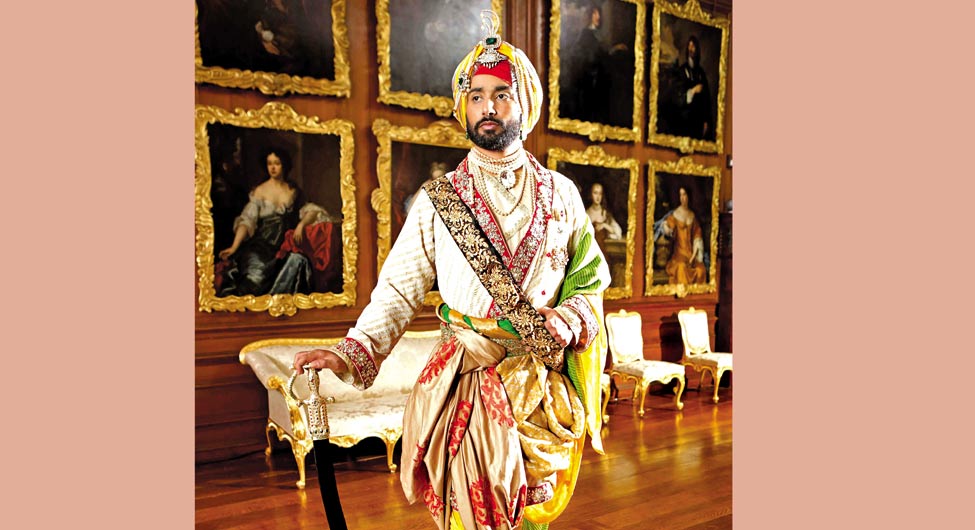 द ब्लैक प्रिंसः अभिनेता सतिंदर सरताज इस बायोपिक में पंजाब के आखिरी शासक महाराजा दलीप सिंह की भूमिका निभा रहे हैं, जिन्हें 15 साल की उम्र में इंग्लैंड भेज दिया गया था