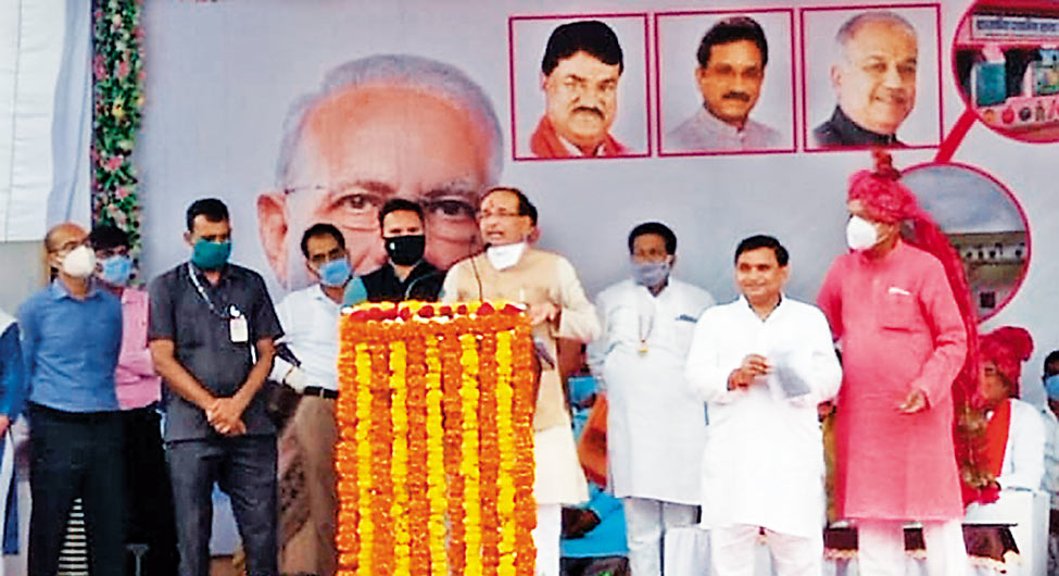 खंडवा में मुख्यमंत्री शिवराज सिंह चौहान, जहां उपचुनाव होने हैं