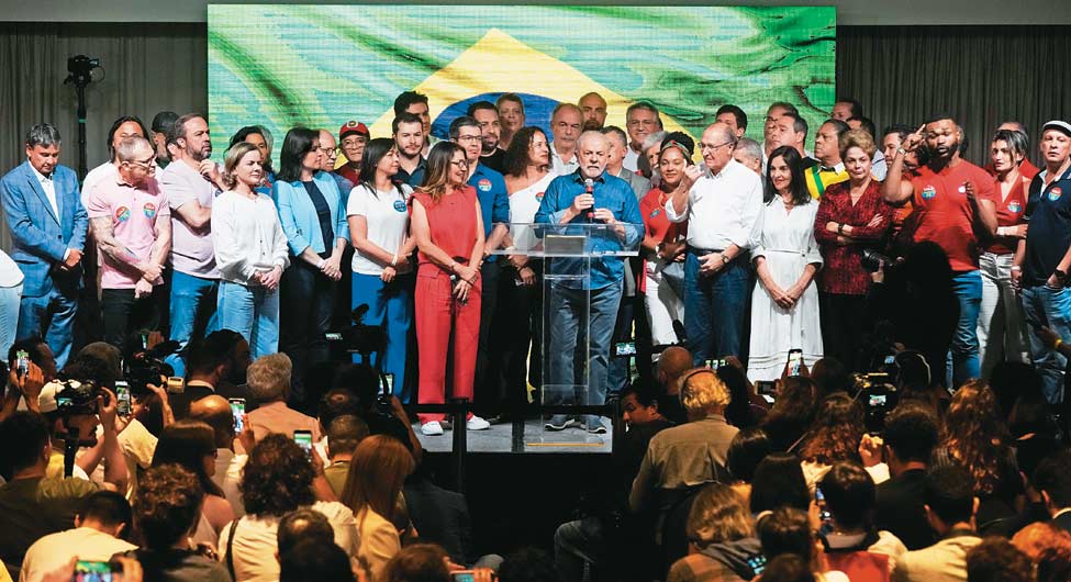 दुनिया की नजरः ब्राजील में समर्थकों के साथ लूला डि'सिल्वा