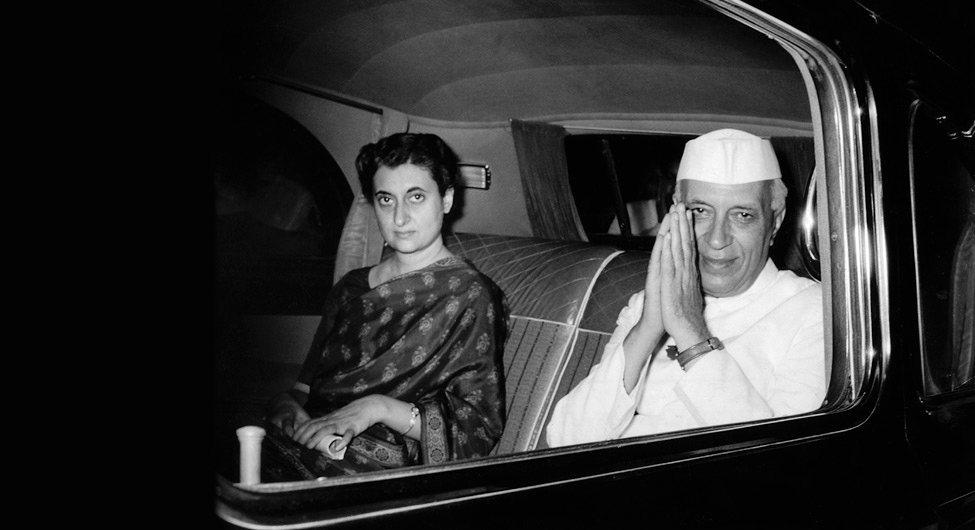 पिता जैसी दृढ़ताः प्रधानमंत्री जवाहरलाल नेहरू के साथ 1961 में इंदिरा गांधी