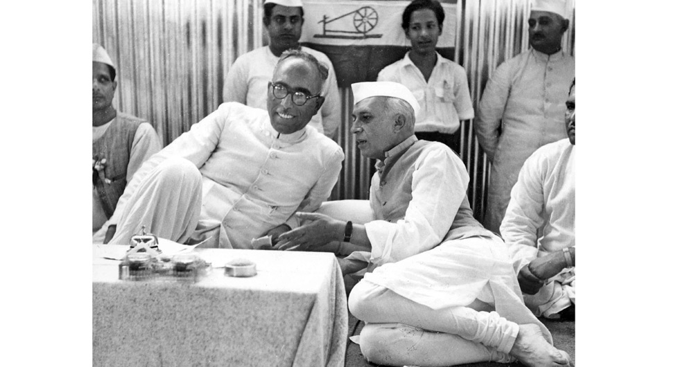 1951 में शेख अब्दुल्ला के साथ जवाहरलाल नेहरू