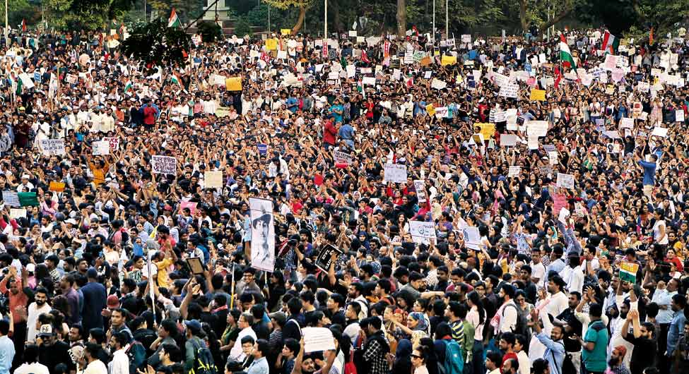 मुद्दा 2019 नागरिक प्रश्न, देशव्यापी विरोधः मुंबई के अगस्त क्रांति मैदान में नागरिकता कानून के विरोध में करीब 20 हजार लोग जुटे