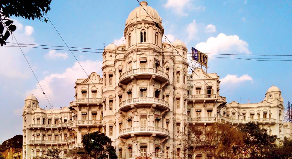 कोलकाता की इस भव्य इमारत में एलआइसी का ऑफिस और गेस्ट हाउस है