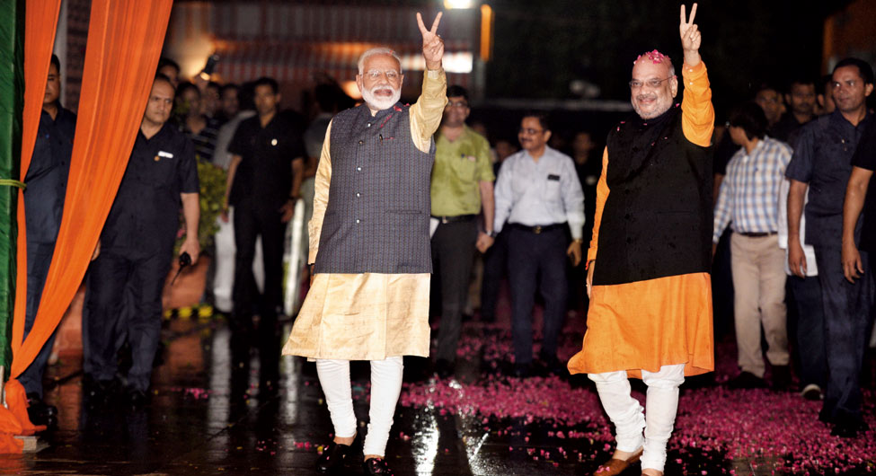 जीत की खुशीः चुनाव नतीजे के बाद भाजपा मुख्यालय में नरेंद्र मोदी और अमित शाह