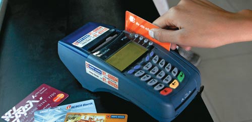 कार्ड से भुगतान पर देनी होती है कई तरह की फीस
