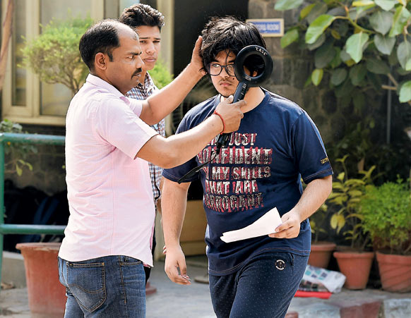 द‌िल्ली में सात मई को नीट परीक्षा के दौरान जांच से गुजरता एक छात्र