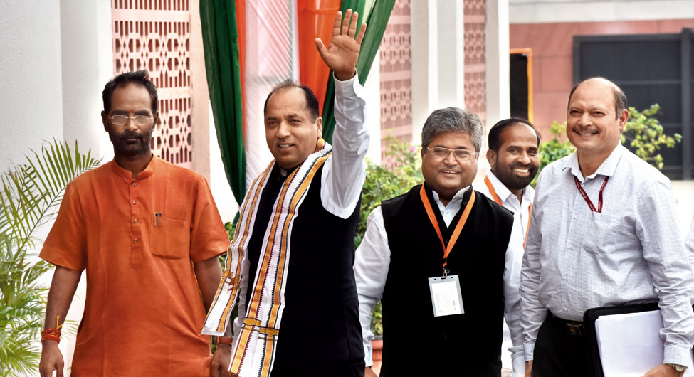 कसौटी परः मुख्यमंत्री जयराम ठाकुर (बाएं से दूसरे) के दमखम की भी होगी परीक्षा