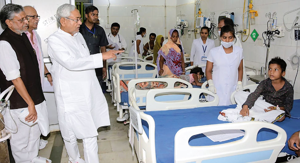औपचारिक दौराः मुख्यमंत्री नीतीश और उप-मुख्यमंत्री सुशील मोदी अस्पताल में