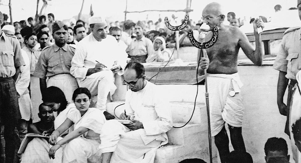 गांधी ने चंपारण से जो चिंगारी सुलगाई वह आज ज्यादा बड़े रूप में दिखती है